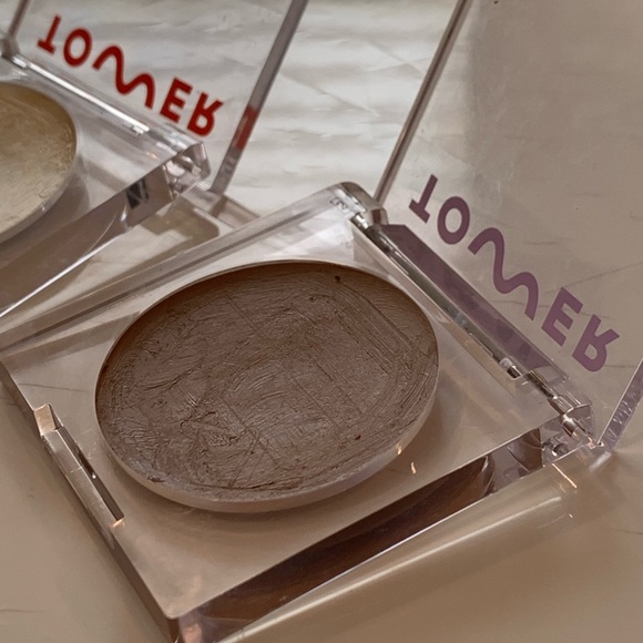 Tower 28 highlighter and bronzer sculpting - Picture 3 of 4